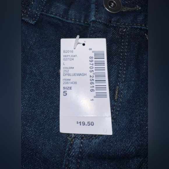$6 CHILDRENS PLACE JEANS SIZE 5. NEW WITH TAGS. $6 if bundled - Picture 3 of 8